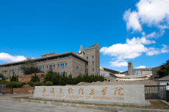 使学生正在校期间即可接触实正在的手艺使用